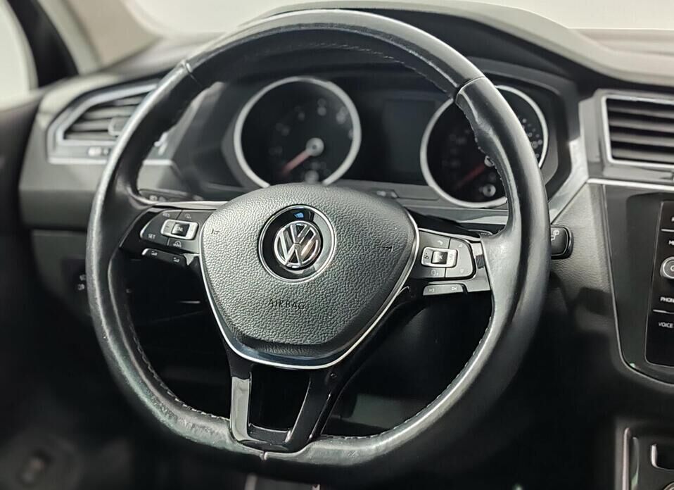 Volkswagen Tiguan 2.0 AMT (180 л.с.) 4WD