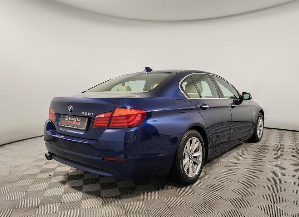 BMW 5 серии, VI (F10/F11/F07) 528i 2.0 AT (245 л.с.)