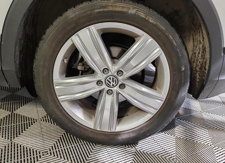 Volkswagen Tiguan, II 2.0 AMT (180 л.с.) 4WD