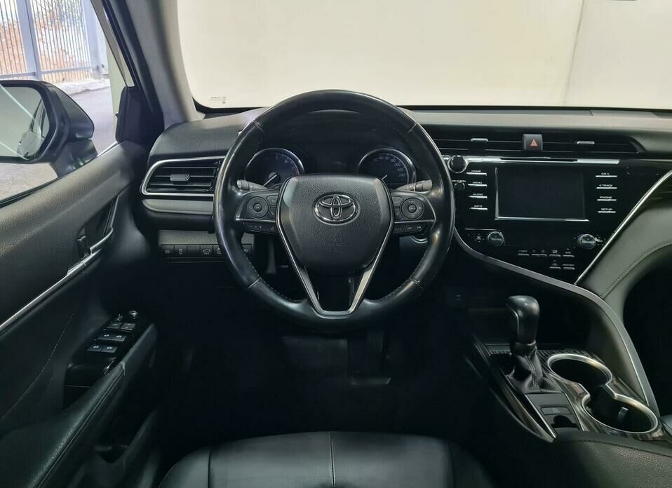 Toyota Camry 2.5 AT (181 л.с.)