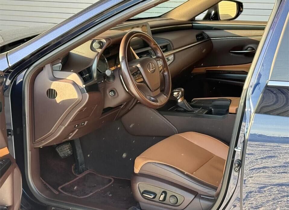 Lexus ES, VII 250 2.5 AT (200 л.с.)