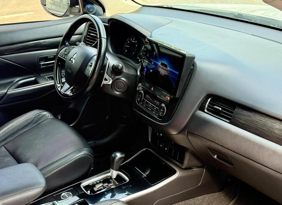 Mitsubishi Outlander, III Рестайлинг 2 2.4 CVT (167 л.с.) 4WD