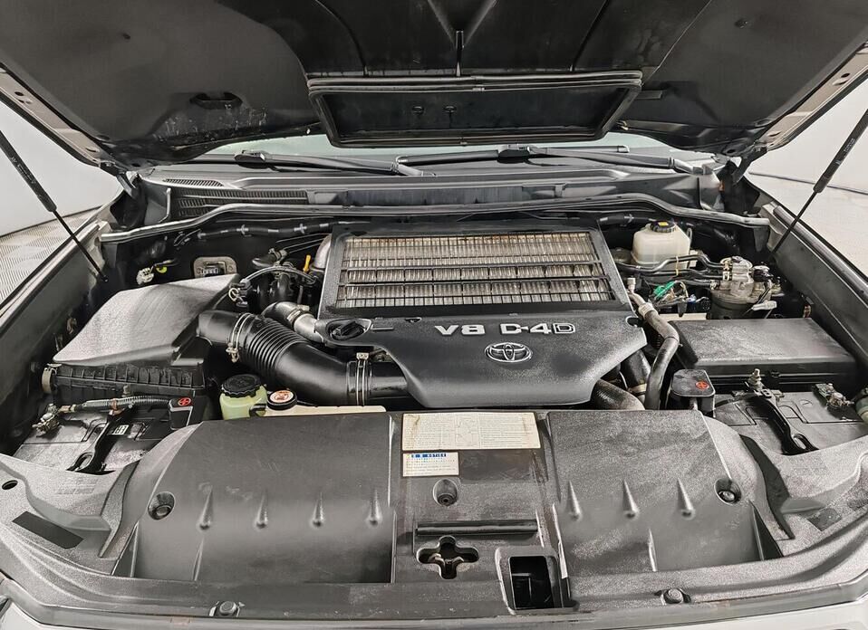 Toyota Land Cruiser, 200 Series Рестайлинг 2 4.5d AT (249 л.с.) 4WD