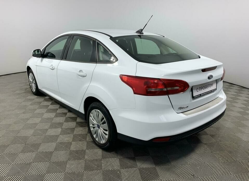 Ford Focus 1.6 MT (105 л.с.)