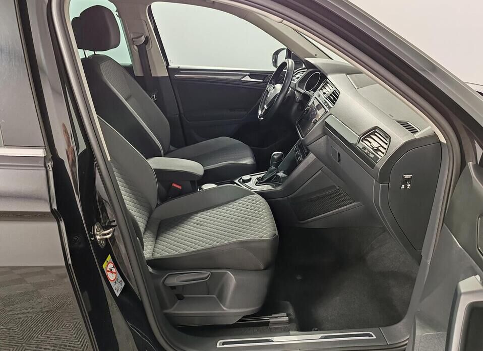 Volkswagen Tiguan 2.0 AMT (180 л.с.) 4WD