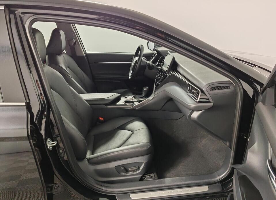 Toyota Camry 2.5 AT (200 л.с.)