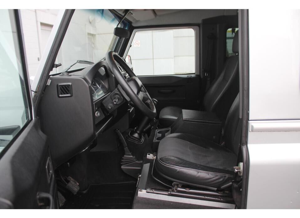 Land Rover Defender, I Рестайлинг 90 2.4d MT (122 л.с.) 4WD