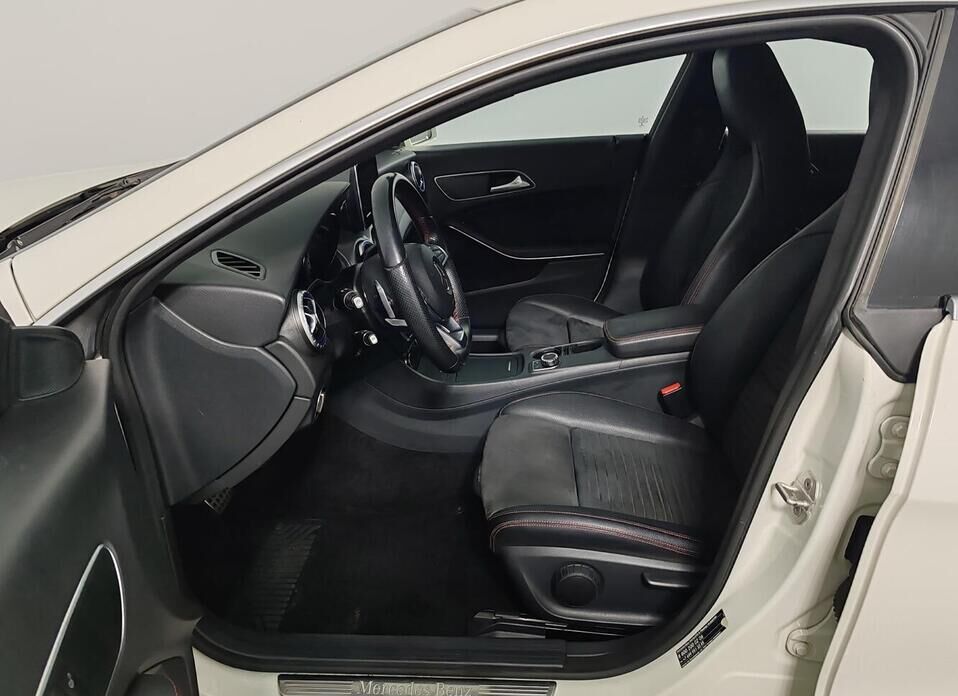 Mercedes-Benz CLA, I (C117, X117) 200 1.6 AMT (150 л.с.)