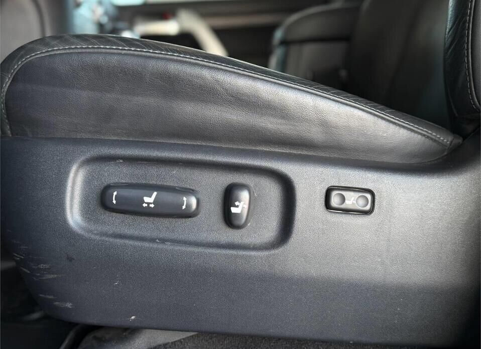 Toyota Land Cruiser, 200 Series Рестайлинг 2 4.5d AT (249 л.с.) 4WD