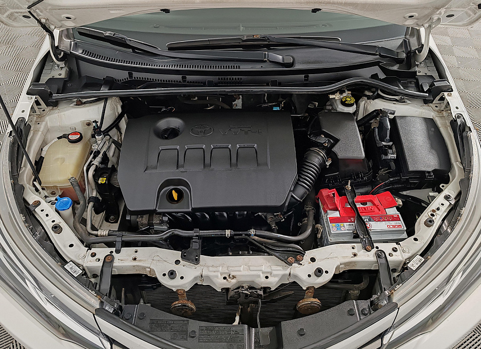 Toyota Corolla, XI (E160, E170) Рестайлинг 1.6 CVT (122 л.с.)