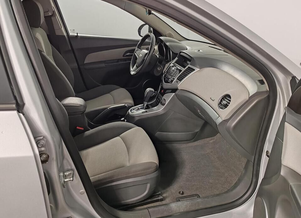 Chevrolet Cruze 1.6 AT (109 л.с.)