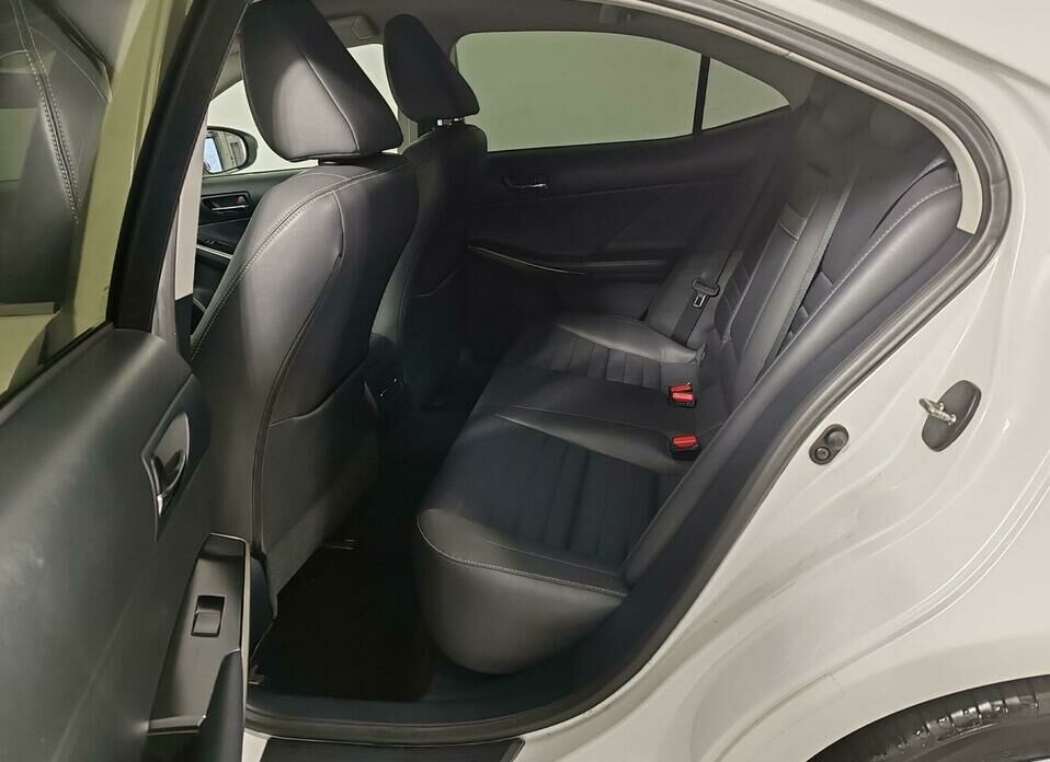 Lexus IS 250 2.5 AT (208 л.с.)