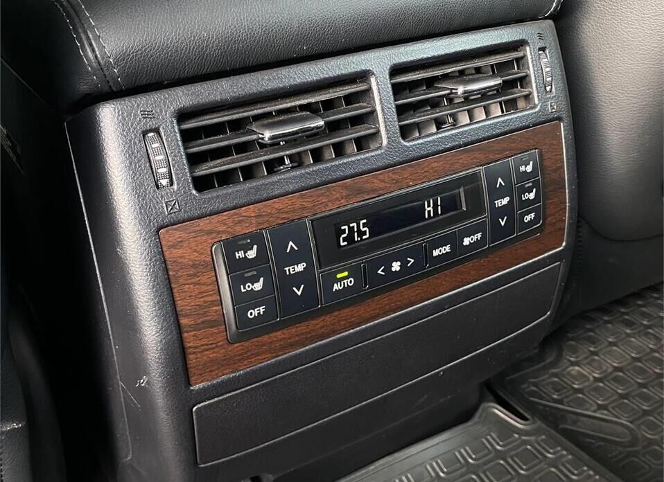 Toyota Land Cruiser, 200 Series Рестайлинг 2 4.5d AT (249 л.с.) 4WD