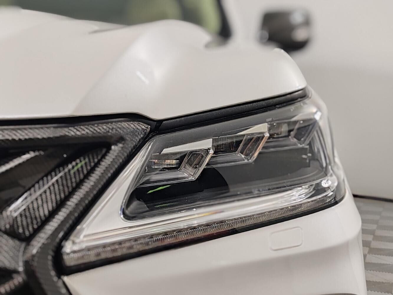 Lexus LX, III Рестайлинг 2 570 5.7 AT (367 л.с.) 4WD