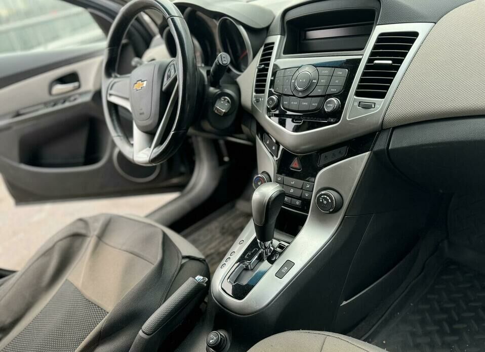 Chevrolet Cruze 1.8 AT (141 л.с.)