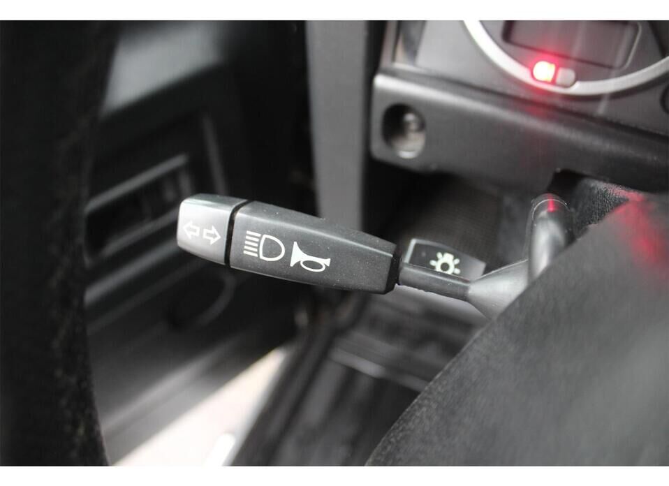 Land Rover Defender, I Рестайлинг 90 2.4d MT (122 л.с.) 4WD