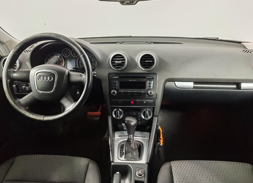 Audi A3, II (8P) Рестайлинг 2 1.4 AMT (125 л.с.)