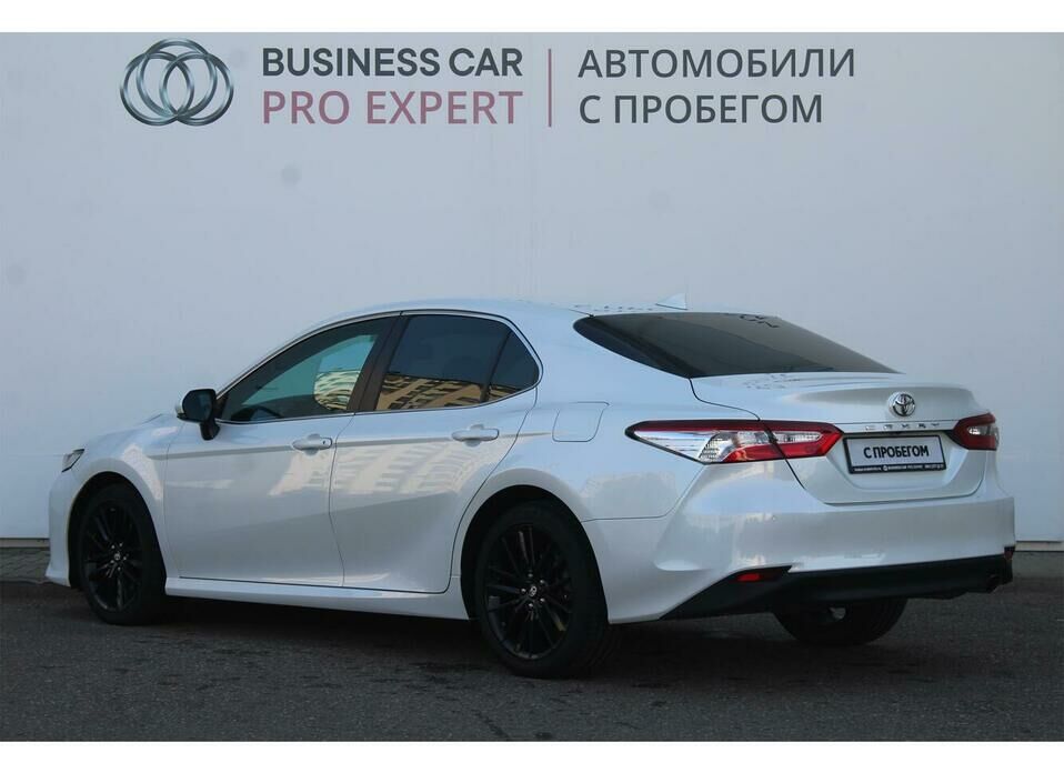 Toyota Camry 2.5 AT (181 л.с.)