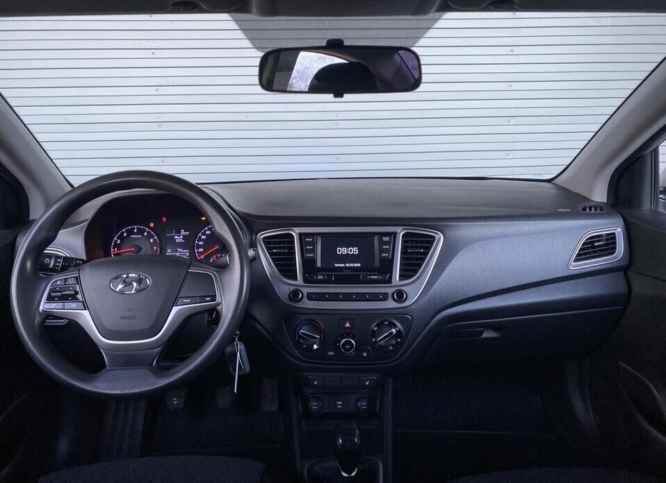 Hyundai Solaris, II Рестайлинг 1.6 MT (123 л.с.)