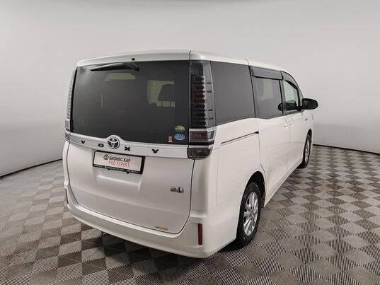 Toyota Voxy, 2018&nbsp;г., 100&nbsp;090&nbsp;км