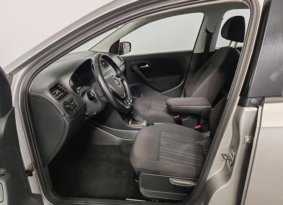 Volkswagen Polo, V Рестайлинг 1.6 AT (110 л.с.)