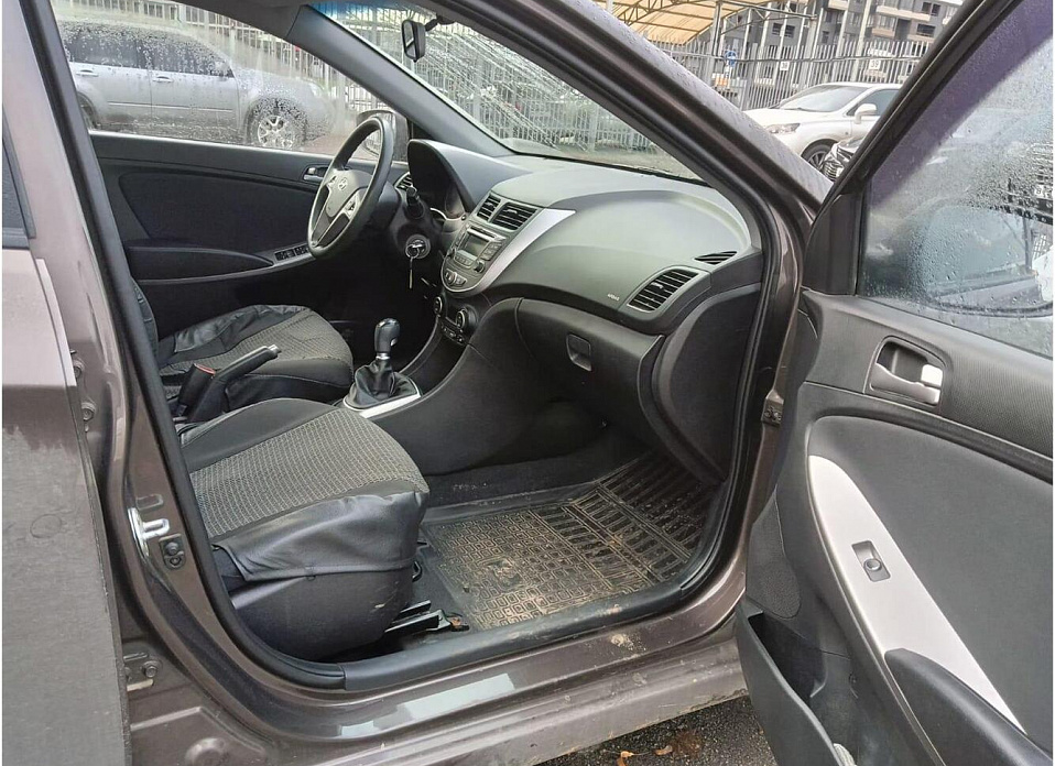 Hyundai Solaris, I Рестайлинг 1.6 AT (123 л.с.)