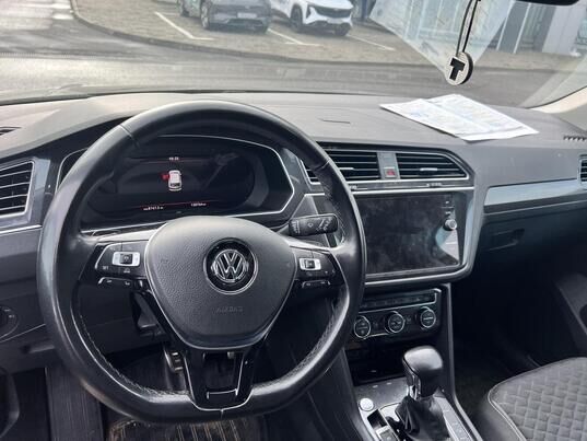 Volkswagen Tiguan, II, 2018 г., 130 375 км