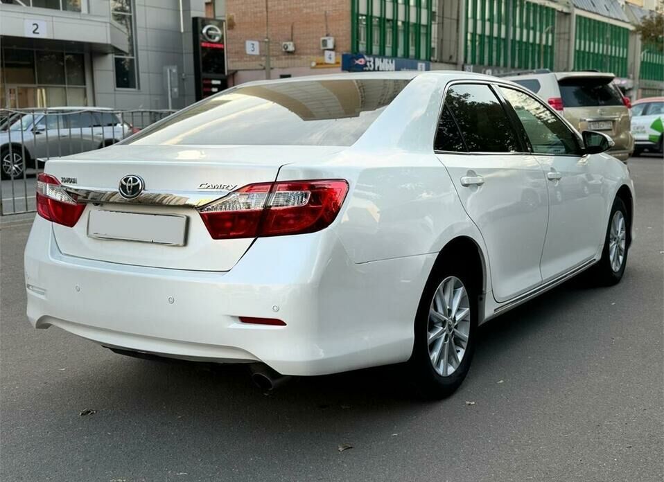 Toyota Camry 2.5 AT (181 л.с.)