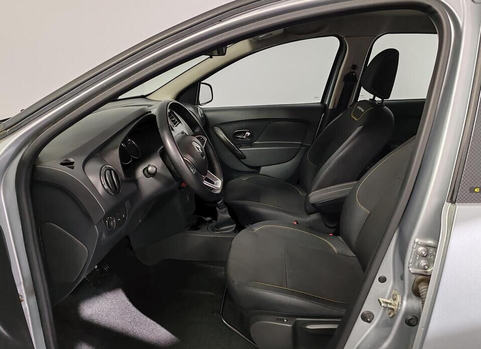 Renault Logan, II Рестайлинг Stepway 1.6 CVT (113 л.с.)