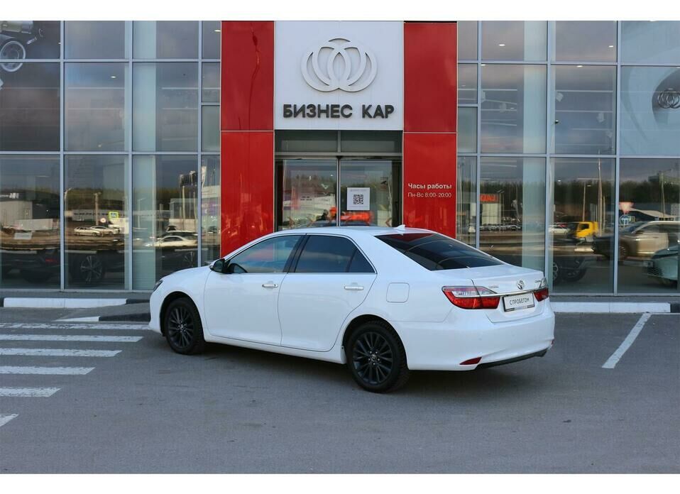 Toyota Camry 2.5 AT (181 л.с.)