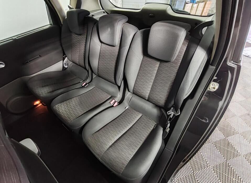 Renault Scenic, II Рестайлинг 2.0 MT (136 л.с.)