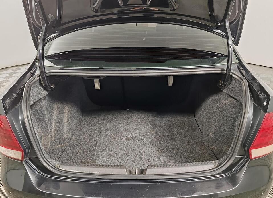 Volkswagen Polo, V 1.6 MT (105 л.с.)