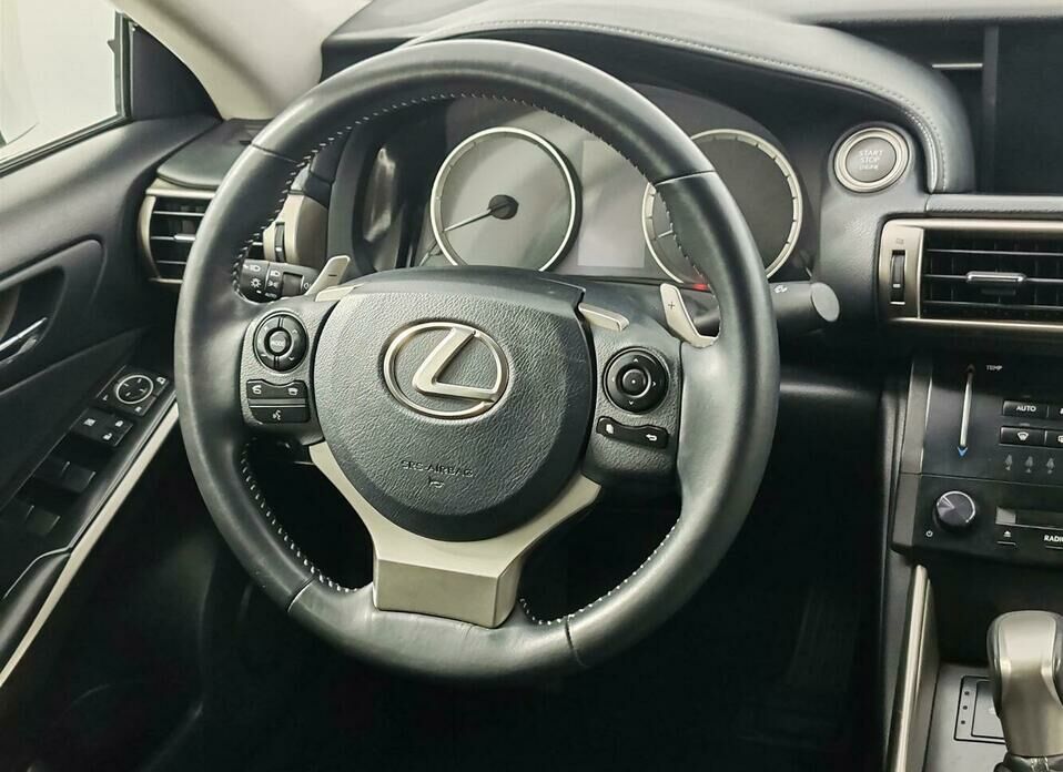 Lexus IS 250 2.5 AT (208 л.с.)