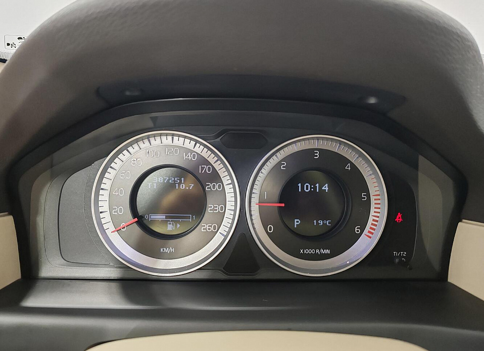 Volvo XC70, II 2.4d AT (163 л.с.) 4WD