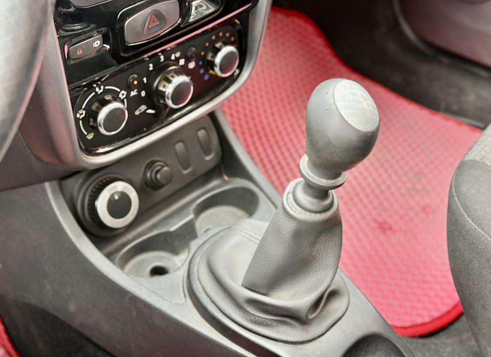 Renault Duster, I 1.6 MT (102 л.с.) 4WD