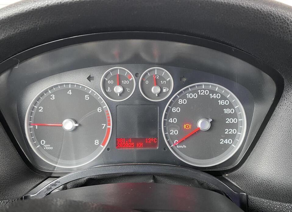 Ford Focus, II Рестайлинг 1.8 MT (125 л.с.)