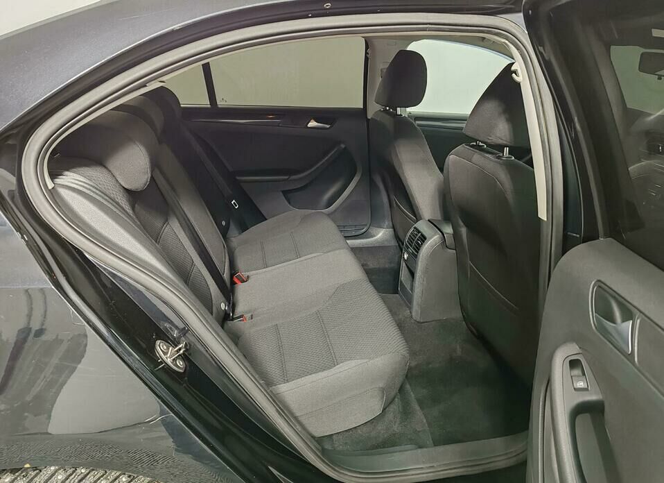 Volkswagen Jetta 1.6 AT (105 л.с.)