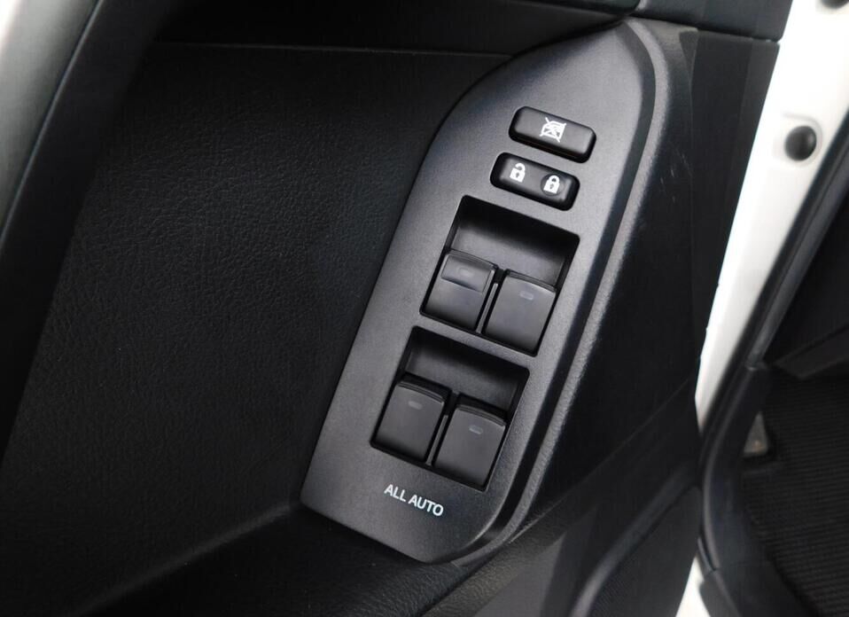 Toyota Land Cruiser Prado, 150 Series Рестайлинг 1 2.7 AT (163 л.с.) 4WD