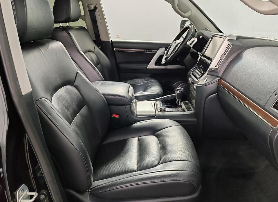 Toyota Land Cruiser, 200 Series Рестайлинг 2 4.6 AT (309 л.с.) 4WD