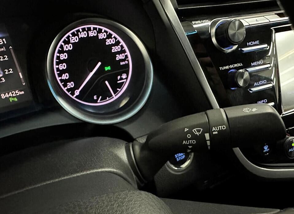 Toyota Camry 2.5 AT (181 л.с.)