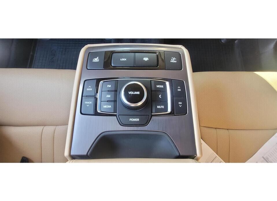 Hyundai Genesis, II 3.0 AT (249 л.с.) 4WD