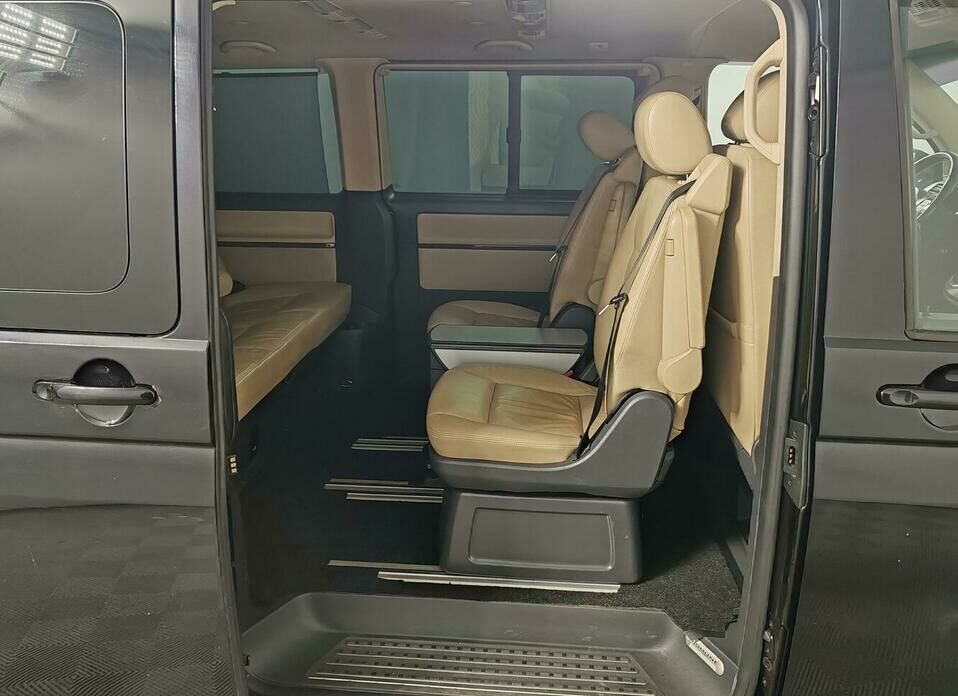 Volkswagen Multivan 2.0d AMT (180 л.с.) 4WD