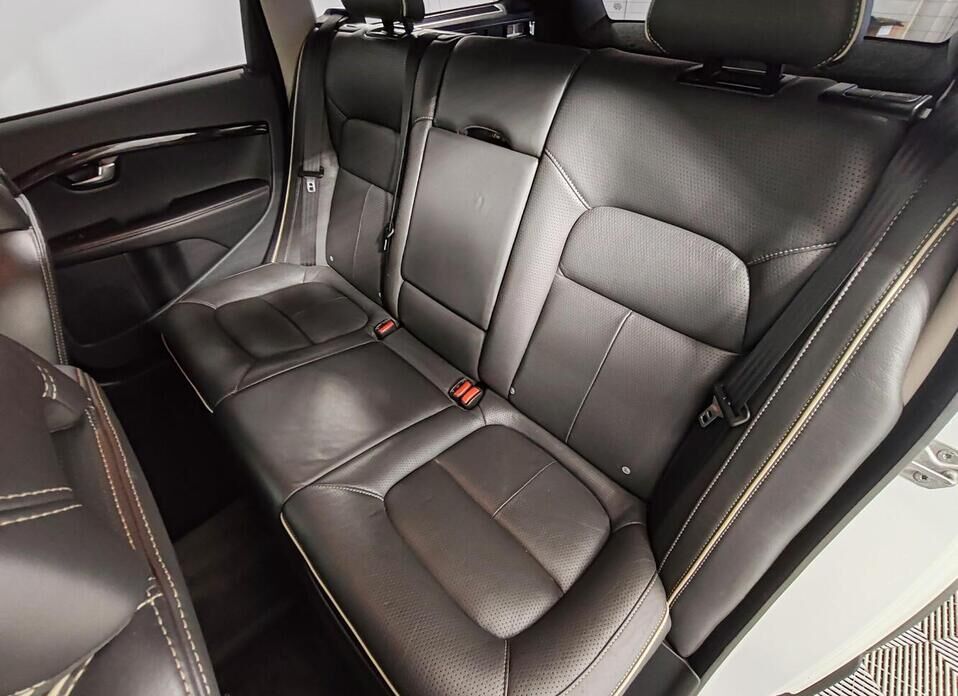 Volvo XC70, II Рестайлинг 2.4d AT (215 л.с.) 4WD