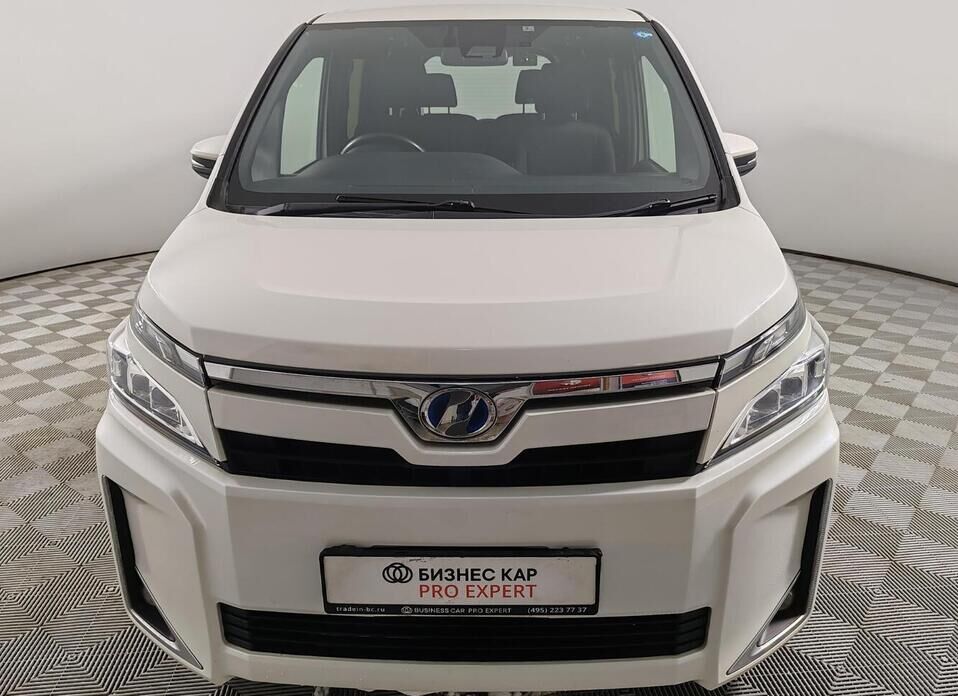 Toyota Voxy, III (R80) 1.8hyb CVT (99 л.с.)