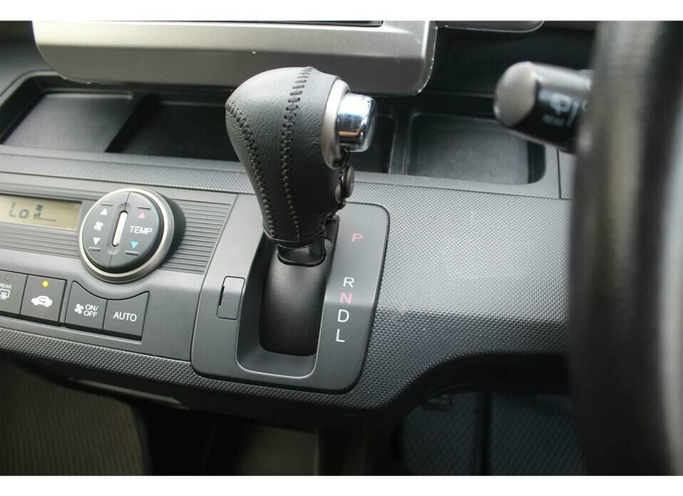 Honda Freed Spike 1.5 CVT (118 л.с.)