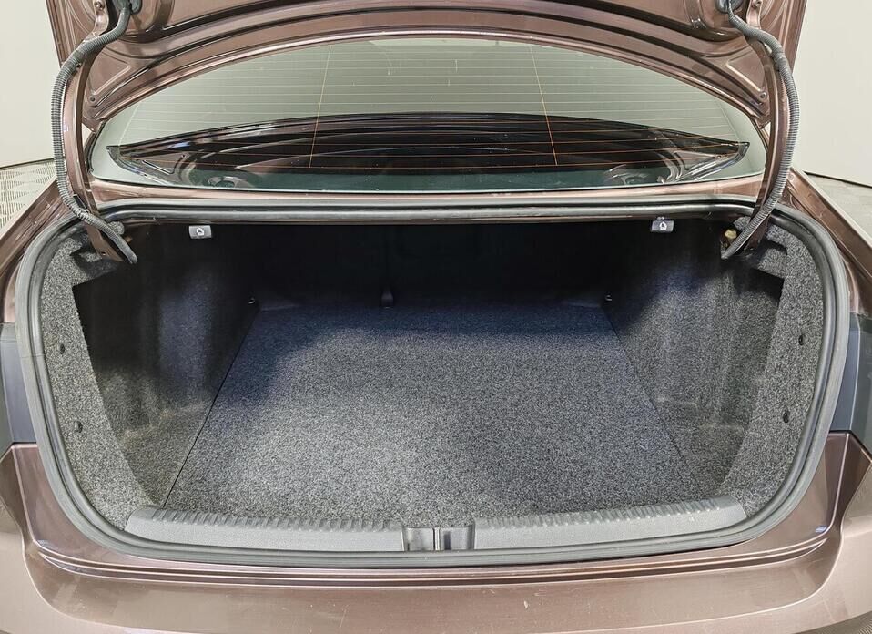 Volkswagen Jetta, VI Рестайлинг 1.4 AMT (125 л.с.)