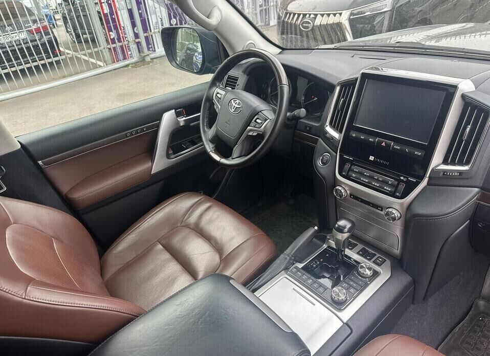 Toyota Land Cruiser, 200 Series Рестайлинг 2 4.5d AT (249 л.с.) 4WD