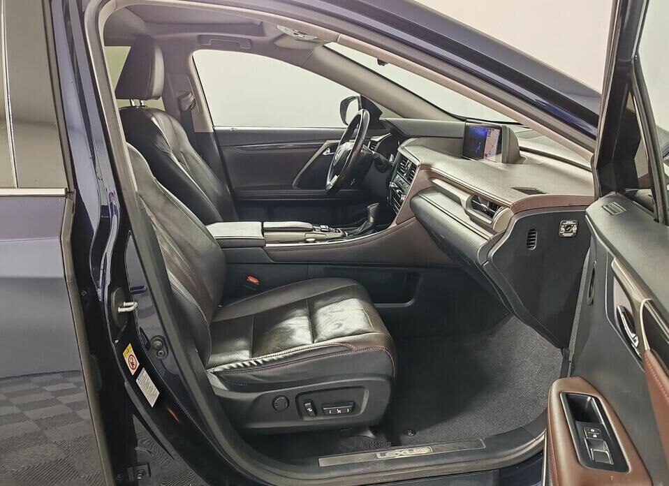 Lexus RX, IV 200t 2.0 AT (238 л.с.) 4WD