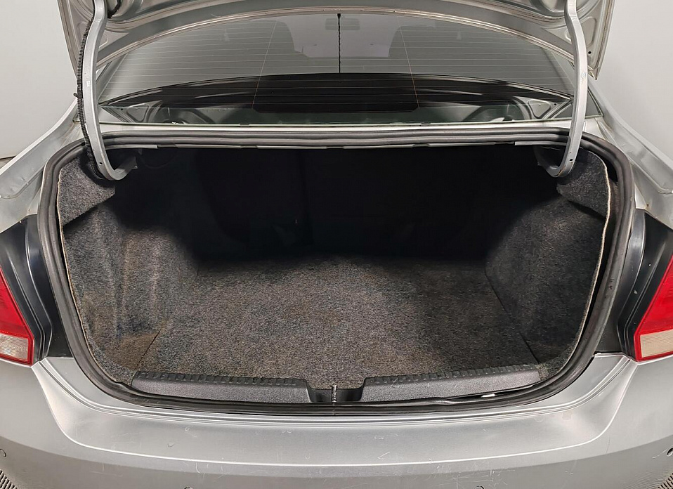 Volkswagen Polo, V 1.6 AT (105 л.с.)