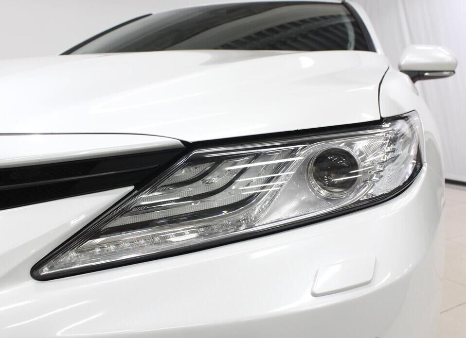 Toyota Camry 2.5 AT (200 л.с.)
